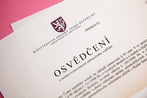 Dále proces přijímání na české vysoké školy hodně záleží na dohodě rodičů s příslušnou vysokou školou.