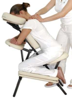 a) Mobilní masáže do kanceláře Amma masáž - masáž vsedě na masérské židli nabuzující, proti-únavová antistresová, tlaková masáž pracovní výkon Vašich zaměstnanců se zvýší zaměstnanci neodvádí daň z