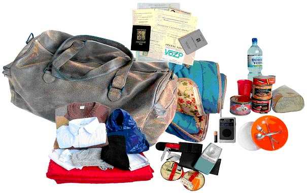 7. Evakuační zavazadlo Evakuační zavazadlo občan připravuje pro případ opuštění bytu v důsledku ohrožení přirozenou povodní značného rozsahu a pro opuštění bytu v důsledku ohrožení života vznikem