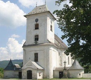 vysoko je od země k oknům. Věž musela být postavena za apsidu, nikoliv ke vchodu kostela, kde bylo propadnutí největší. Barokní kostel byl prohlášen kulturní památkou v roce 1958.