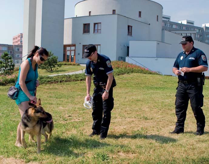 26 Život na Jižním Městě Proč je nutné dodržovat vyhlášky Začátek roku je ve znamení zimy. Toto počasí vyžaduje teplé oblečení a obutí, dokonce i u čtyřnohých domácích mazlíčků.