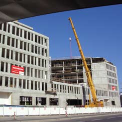 Ve vztahu k vlivu hlavních složek na trvanlivost betonu se uplatňují hlavně cementy, ve kterých jsou přítomny následující kombinace hlavních složek: buď vápenec/vysokopecní struska