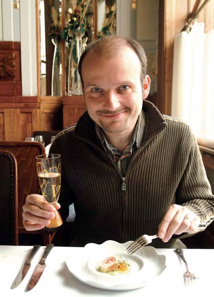 Dalibor Gondík: Z polévky na mě koukal pařát Opět po třech měsících se setkávám s Daliborem Gondíkem, abychom navštívili další pražskou špičkovou restauraci.
