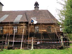 července 2010 Generální rekonstrukce sedlišťského kostela, odhalená srubová část presbytáře se zaslepeným oknem, 19.