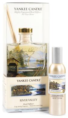 Další oblíbené podzimní vůně Yankee Candle: APPLE CIDER (Svařen{ jablíčka) Prodejní hit! Neuvěřitelně šťavnat{ vůně sladkých jablíček a skořice.