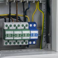 LightningController typ MC 50-B/VDE je svodič bleskových proudů třídy podle EN 6643- (třídy B), určený ke svodu vysokých impulsních proudů (0/350).