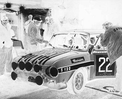 HISTORIE MOTORISTICKÉHO SPORTU Časová kontrola při Rallye Škoda 74 v Nové Pace Paku doma i za hranicemi. Uvádět, co se zde vše pořádalo a dělo, je určeno jinému povídání.