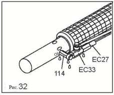 4. Zkontrolujte, neuniká-li směs v místě připevnění hadice přítoku směsi (EC27), ventilu (EC33) nebo hrdla trubice pro přívod směsi (114), obr. 32.