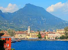 I T Á L I E LAGO DI GARDA OKOLÍM JEZERA PO CYKLOSTEZKÁCH TAM BEZ NOČNÍHO PŘEJEZDU PENZION BAZÉN K návštěvě nás zve krásná krajina s příjemným středomořským klimatem, v jejímž centru leží největší