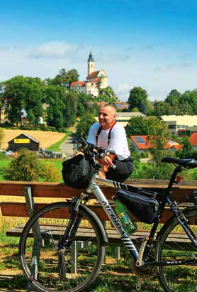 Odpolední kratší výlet na kole česko-bavorským příhraničím s dojezdem na v Německu. Večeře. 2. 5. den výlety na kole vedoucí cyklostezkami především po zrušených železnicích a s podporou autobusu.