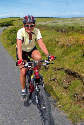 ANGLIE NÁRODNÍ PARKY DARTMOOR A EXMOOR BEZ NOČNÍCH PŘEJEZDŮ DOMKY VEČEŘE BAZÉN CESTOU TRANZITNÍ HOTELY V.