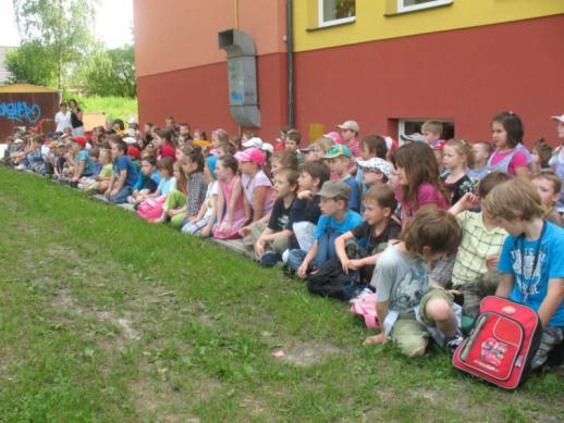 Čtyři oddělení se nacházejí na budově Pionýrů, pět oddělení je v budově na