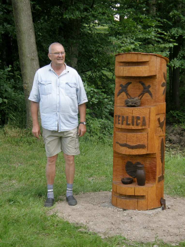 Totem na Teplici 28. června 2011 byl na Teplici vztyčen totem, který vytvořil všestranný umělec pan Ivan Prašivka.