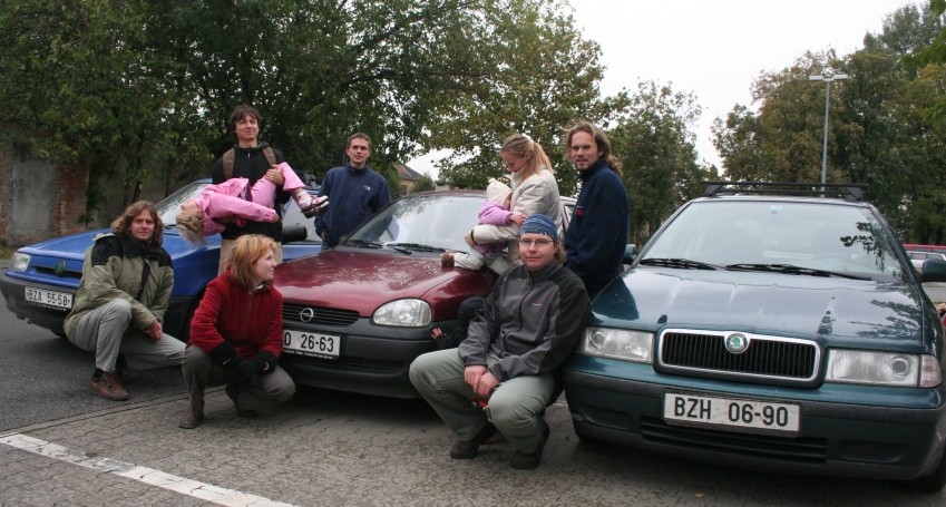 Zatímco v roce 2003 Autonapůl zakládali 3 členové s jedním vozem, v současnosti má sdruţení 19 členů (jednotlivců, domácností i dvě organizace) a vlastní 4 automobily - Škodu Felicii, Škodu Octavii,