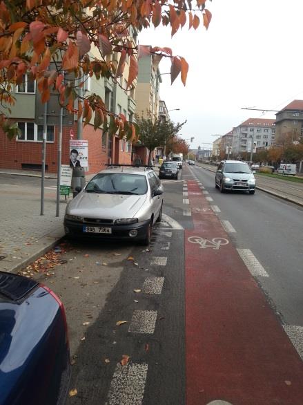 Osobní automobily ve větší míře spotřebovávají nevratné zdroje energií, uplatnění ekologických druhů paliv je sice možné, ale není u osobních automobilů, díky relativně nízkému rozsahu jejich použití