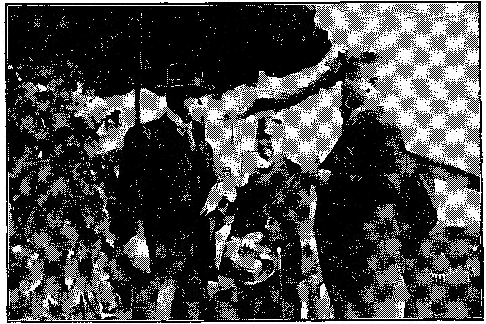 President čsl. republiky Tomáš Garique Masaryk na návštěvě ve Zlíně r. 1928 přivítán Tomášem Baťou. Uprostřed president země Moravskoslezské Jan Černý.