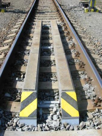 Modernizace tratí a vliv na kapacitu dopravní cesty Peronizace železničních stanic Rekonfigurace železničních stanic =