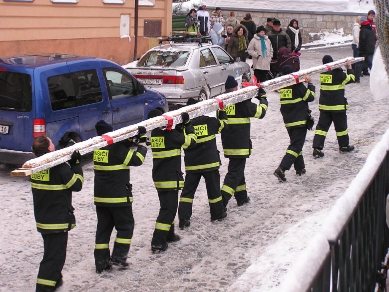 Leden 2011 Ročník XVIII Cena 4, - Kč Setkání na novém náměstí Nejen krásné zimní počasí přilákalo velké množství občanů na zrekonstruované náměstí k návštěvě již 11. Vánočního setkání.