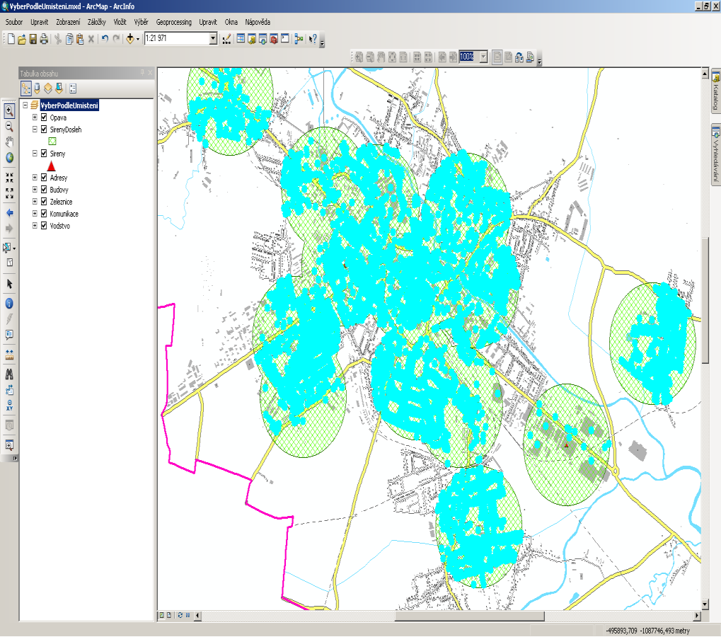 s názvem SirenyDosleh. Potvrďte OK. Obrázek 154: Výběrová podmínka. Zdroj: ArcGIS V mapě jsou nyní vybrány všechny adresy ležící uvnitř území pokrytého signálem.