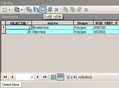 Obrázek 73: Přepínání výběru v atributové tabulce. Zdroj: ArcGIS Vybrané a nevybrané prvky v atributové tabulce se vzájemně vyměnily. Stiskněte znovu tlačítko Přepnout výběr.