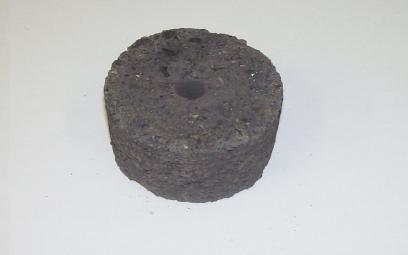 ISSN 0018-8069 Recyklace, druhotné zpracování materiálu Recycling, Secondary Material Processing Závěr Obr. 5 Briketa před testem Fig. 5 Briquette before testing Tab.