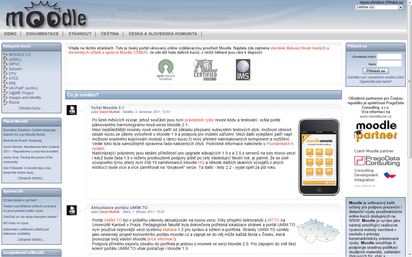 Charakteristika systému Moodle V dnešní době již řada škol a vzdělávacích institucí nabízí svým studentům možnost studia s podporou e-learningu.