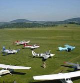 Provádí tyto výcviky : - ULLa (pilot UL letadel aerodynamicky řízených) - PPL(A) (soukromý pilot letounů) - CPL(A) modulový (obchodní pilot letounů) - IR(A) modulový