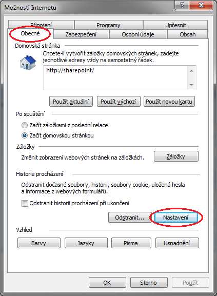 Na záložce Obecné pod odrážkou Historie procházení zvolte Nastavení a v dalším okně pak ověřte, případně označte, volbu Při