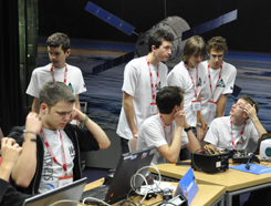 Studentský tým ve složení Miroslav Čepl, Ondřej Čepl, František Fiala, Dominik Kastner, Petra Koluchová, Ondřej Kvapil, Martin Opatrný a Jiří Pavela pracoval na vývoji robota již od jara a přes letní