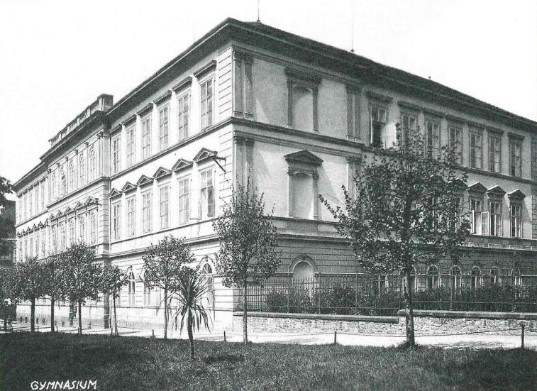 IV. Z historie - budova školy Budova, v níţ od roku 1953 sídlí Zdravotnická škola, byla dokončena v roce 1882. Díky vstřícnosti ředitelky Státního okresního archivu Příbram, paní PhDr.