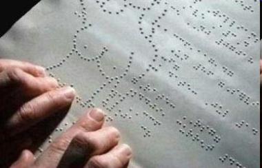 Braillovo písmo Písmo je určeno nevidomým a hluchoslepým Kombinace šesti bodů ve
