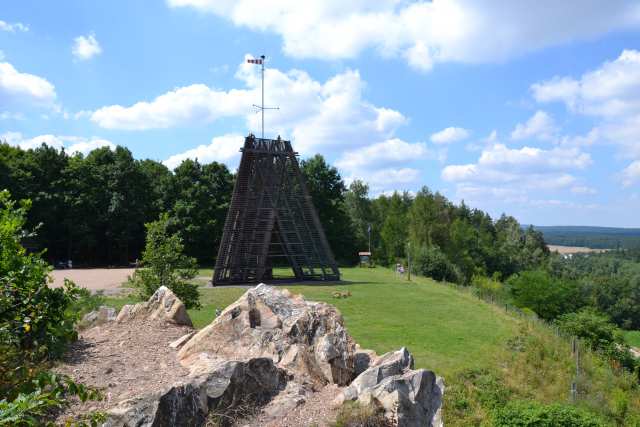 Spotřebu vody řešíme společně s místní Vodárenskou společností. Na čistírnu odpadních vod je napojeno 95% domácností a ostatních subjektů.