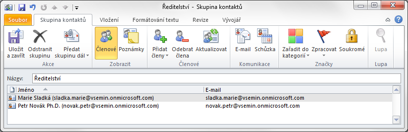 Kapitola 3: Exchange 145 OBR. 3-6: DIALOGOVÉ OKNO VYBRAT ČLENY Skupinu nazveme Ředitelství a klepneme do tlačítka Uložit a zavřít (viz obr. 3-7). OBR. 3-7: DIALOGOVÉ OKNO DISTRIBUČNÍ SEZNAM Vizitky Formy zobrazení kontaktů Skupina kontaktů se stala jedním z kontaktů.