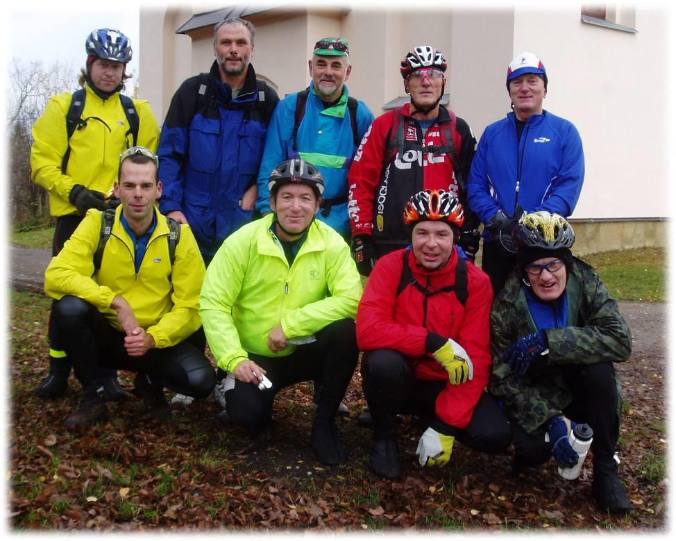 Předmluva. Cyklistika je jeden z nejkrásnějších sportů, říká se, že nejhezčí pohled na svět je ze sedla koně, ale z našich bicyklů je krásný také. Jezdíme s Cyklotourem Ústí n.l., který pořádá pěkné akce za poznáním republiky.