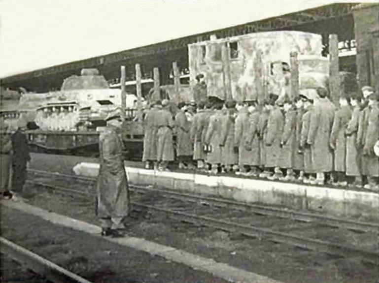 MASAKR VE VILLENEUVE D ASCQ Vlak smrti Dnes je městečko Villeneuve d Ascq předměstím aglomerace Lille na hranici Francie s Belgií. Masakr se odehrál v noci z 1. na 2. dubna 1944.