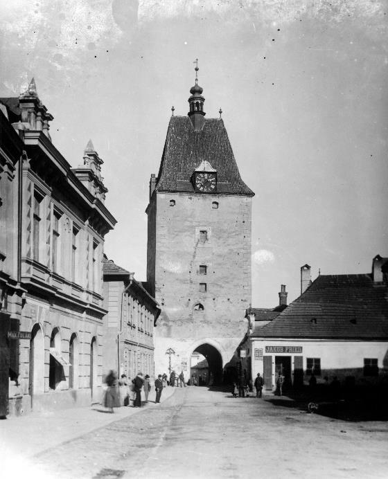 PELHŘIMOV PERLA ČESKÉ VYSOČINY Pelhřimovské brány Ve velké části Vysočiny, na Jihlavsku, převažovalo německé