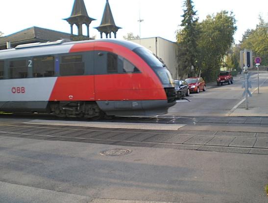 Cestování do Lince a zpět Vlak Vlak je velice pohodlný, i když o něco pomalejší způsob přepravy. Do Lince jezdí vlaky poměrně často, dokonce si dovolím tvrdit, že skoro každé 2 hodiny.