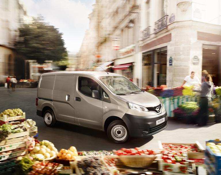 NISSAN NV200 VAN Fleetová sleva již při nákupu 1 vozu 288 810 Již od 288 810 Kč MIMOŘÁDNÝ NÁKLADOVÝ PROSTOR Nákladový prostor NV200 byl chytře navržen tak, aby byly vnitřní rozměry co největší a je