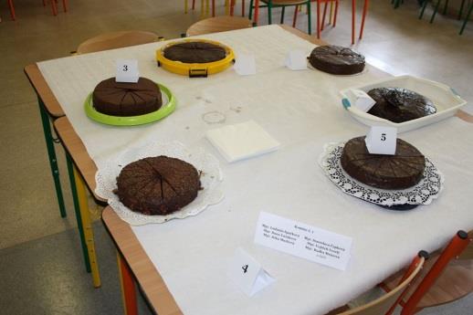 Gastronomická soutěž studentů němčinářů Sachertorte CMGaSOŠPg Brno, 28. 4. 2015 1. místo: Lucie Konečná (PL2) 2.