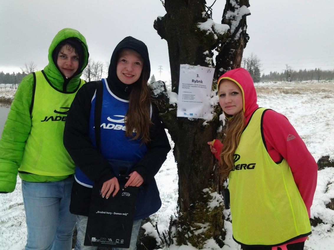 Ve školním roce 2013/2014 jsme se trochu vraceli v čase a v rámci projektu Krušné hory domov můj jsme si připomněli tradiční řemeslné činnosti v Krušných horách, osud již neexistujících obcí i těžbu