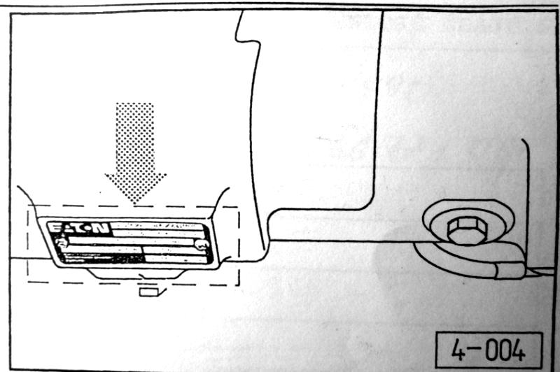 UTB ve Zlíně, Fakulta aplikované informatiky, 2011 32 používané u nákladních vozidel, kde je výrobní štítek umístěn na pravém dolním boku skříně převodovky, viz obrázek 13 [19].