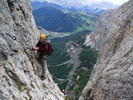 V talianskej terminológií sú zaistené cesty nazývané via ferrata alebo aj sentiero attrezzato, v nemecky hovoriacich krajinách sa im hovorí klettersteig.