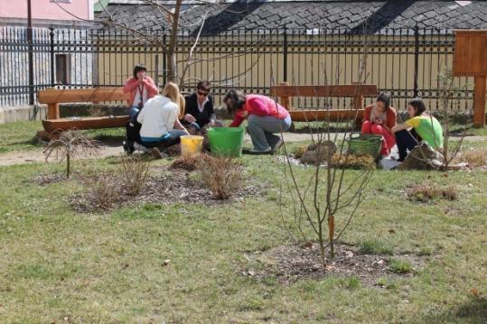 Výsledky: V tomto školním roce jsme realizovali několik vlastních projektů, několik projektů, do kterých jsme byli zapojeni, případně jsme byli partnery.