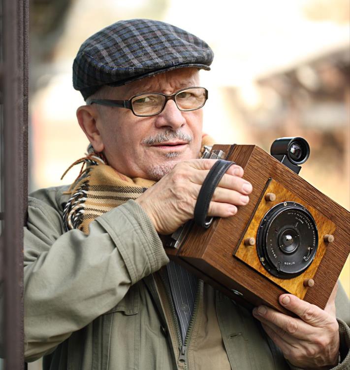 STARÉ TECHNIKY JSOU DOBRODRUŽSTVÍ A ALCHYMIE ROZHOVOR S FOTOGRAFEM FEDOREM GABČANEM Pocházíte ze slovenských Kútů, střední školu jste absolvoval v Košicích, vysokou v Praze, usadil se v Ostravě to je