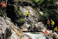 : +43 (0)6582 74426 Lanové centrum Největší lanové centrum v Rakousku u Hotelu Gut Brandlhof (Saalfelden) Kancelář : Outdoorteam Geisler, Ramseiden 195760 Saalfelden Tel.