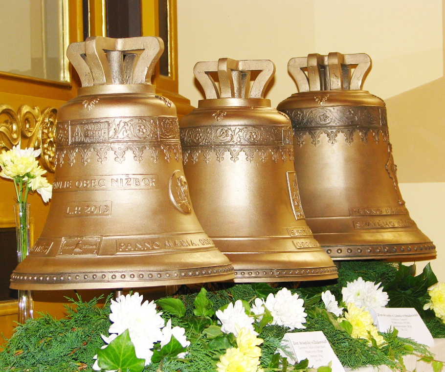 července byly vystaveny dva nové zvony do kaple (včetně nového zvonu do kapličky ve Žloukovicích), které byly ten samý den při mši svaté požehnány. Do třetice všeho dobrého, 19.