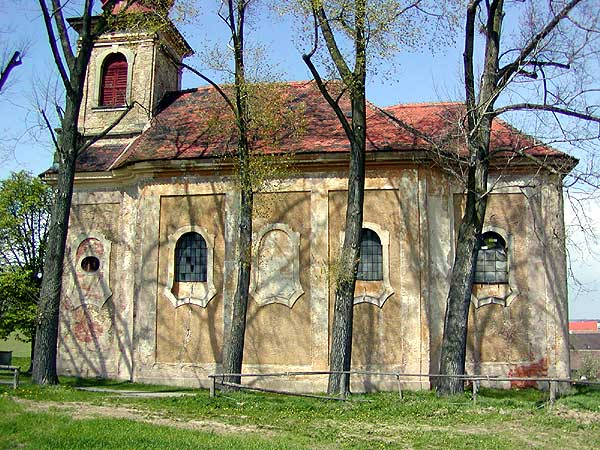 Mikuláše Hořiněves (Žíželeves) Ojedinělá stavba vesnického