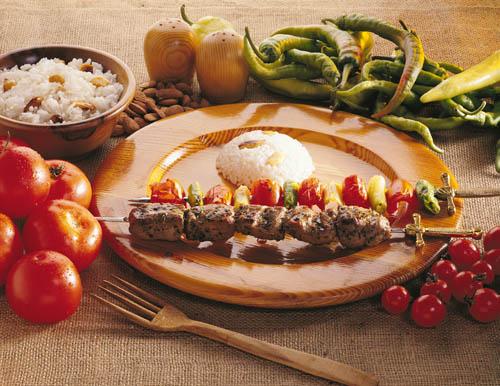 15. Turecká kuchyně Někdy v 11. století se do Malé Asie dostaly kočovné turecké kmeny přespávající v typicky černých, plstěných, stanech.