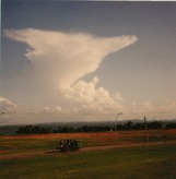 Obrázek 2.4: Rozpadající se bouřkový oblak. www.wolkenatlas.