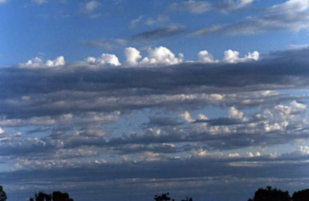 Obrázek 5.21: Altocumulus castellanus.